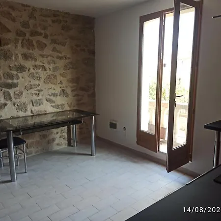 Porte Rouge Apartment *