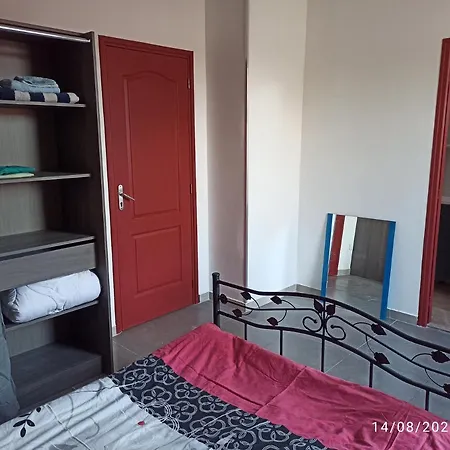 Porte Rouge Apartment